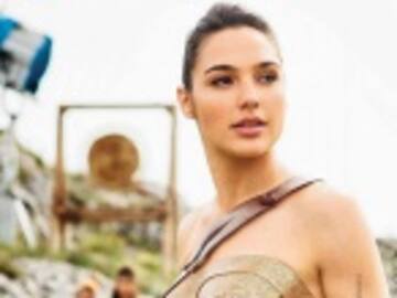 EL APASIONADO BESO DE GAL GADOT A ESTA ACTRIZ QUE NOS HACE MORIR DE ENVIDIA