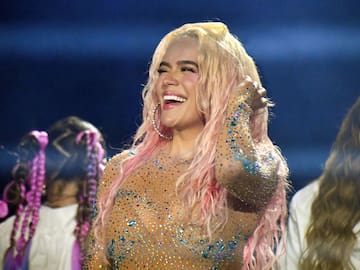 Karol G sedujo a sus fans tras presumir su cuerpazo en medio del mar ¡Pura candela!