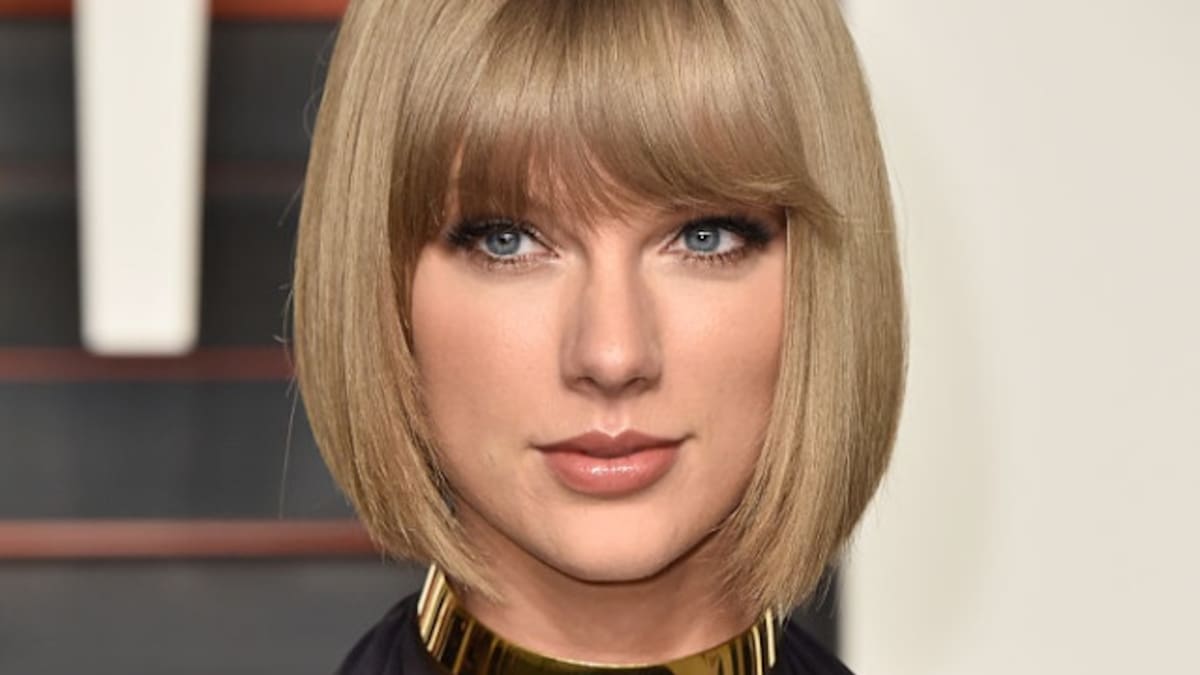 Sorprendida Taylor Swift acudiendo a un supermercado para comprar su disco