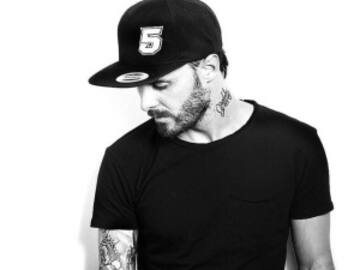 TATAN MEJÍA DIVIRTIÓ CON COMENTARIO EN FOTO DE CAROLINA CRUZ