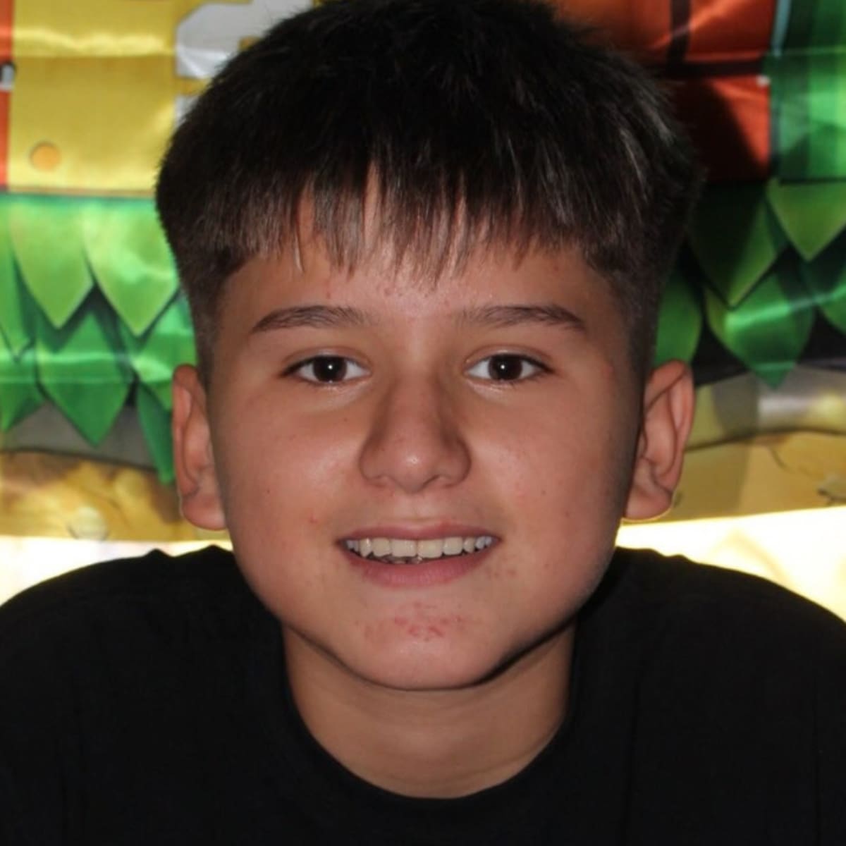Él es el barbero colombiano de 14 años que atiende estrellas como Blessd ¿Cuál es su secreto?
