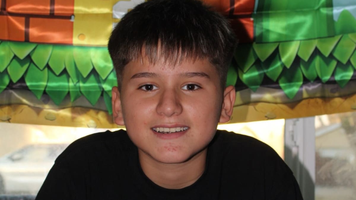 Él es el barbero colombiano de 14 años que atiende estrellas como Blessd ¿Cuál es su secreto?