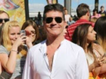 MEL B LE LANZA UN VASO DE AGUA A SIMON COWELL EN PLENO REALITY SHOW