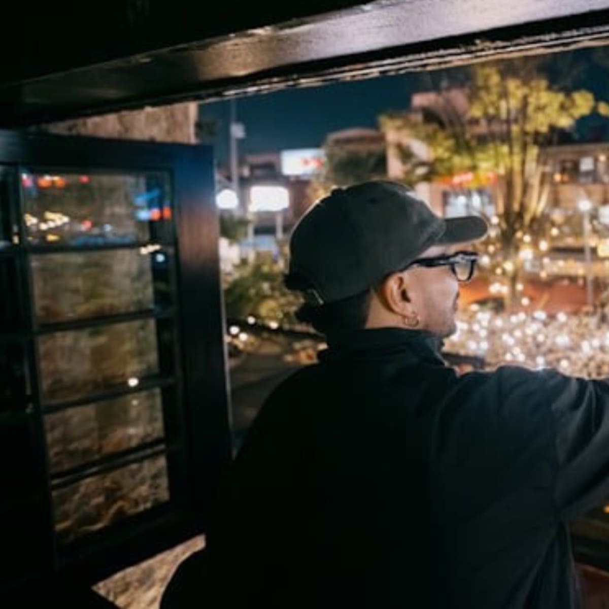 Álvaro Díaz paraliza la zona T de Bogotá: más de 3500 fans se reunieron para un adelanto exclusivo de su álbum