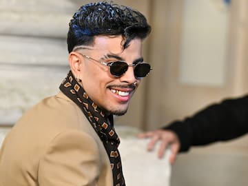 Rauw Alejandro sorprende con concierto improvisado en pleno Centro Histórico de México