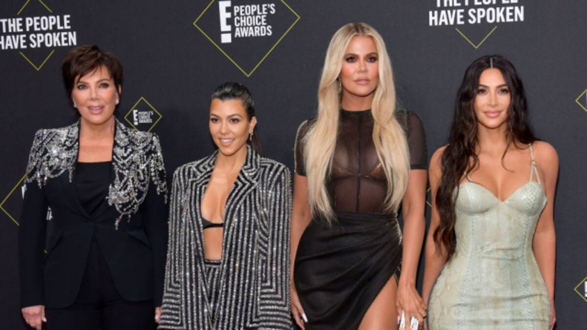 Acusan a una de las Kardashian de vender ropa prestada