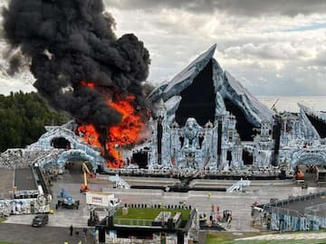 Impactantes imágenes del feroz incendio del escenario principal del Tomorrowland ¿Se cancela?