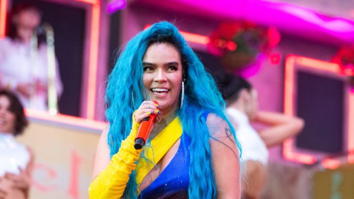 Karol G revela cuándo se despedirá de su cabello azul
