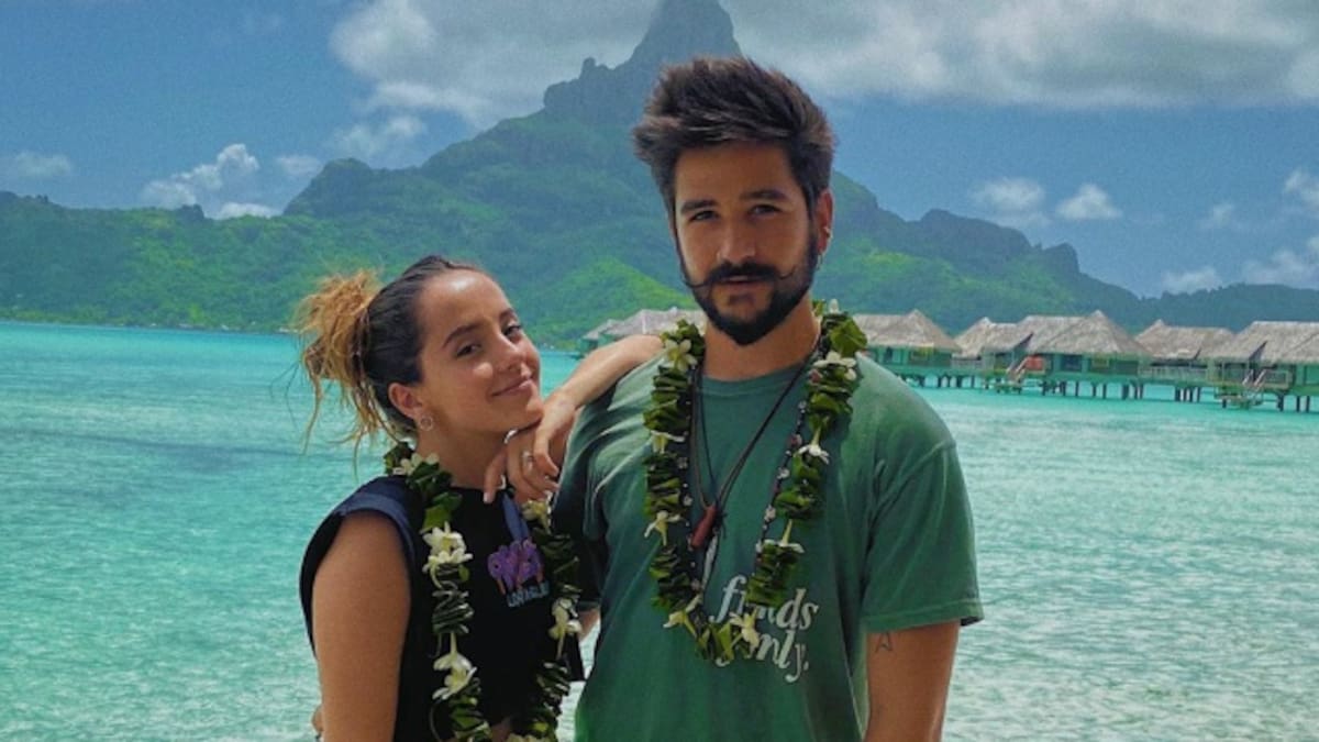 Camilo se estrena como tatuador y experimenta con Evaluna