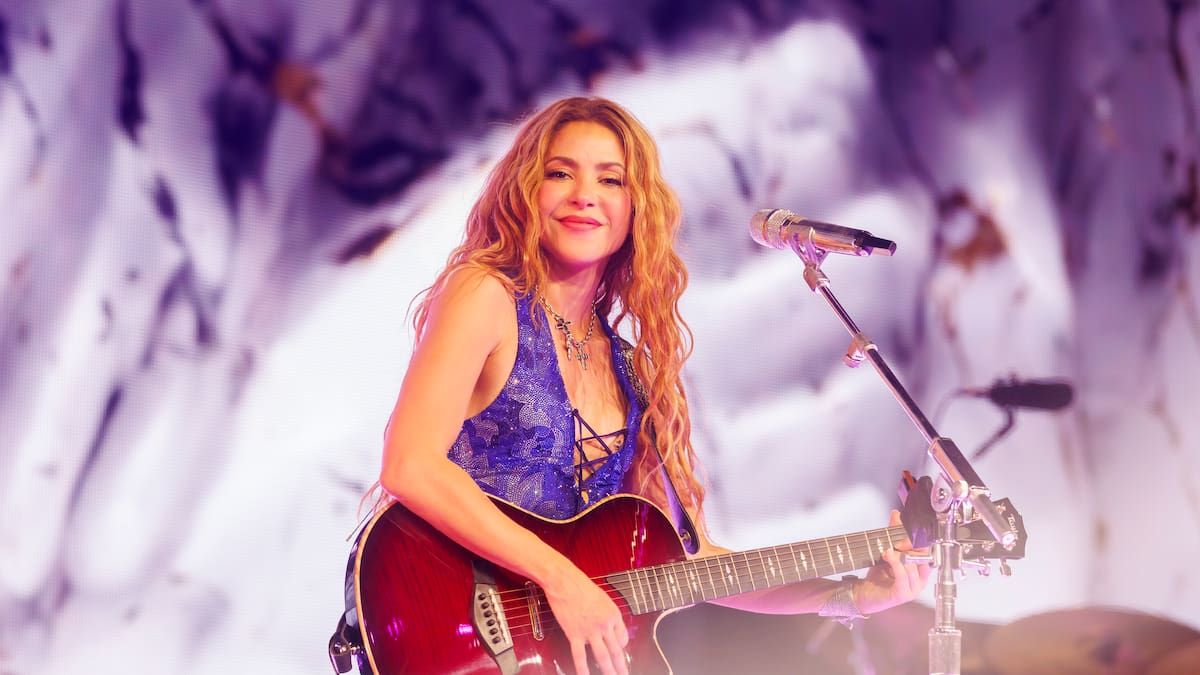 ¿Nace un nuevo amor? Shakira apareció en redes sociales abrazada y dando besos a misterioso hombre