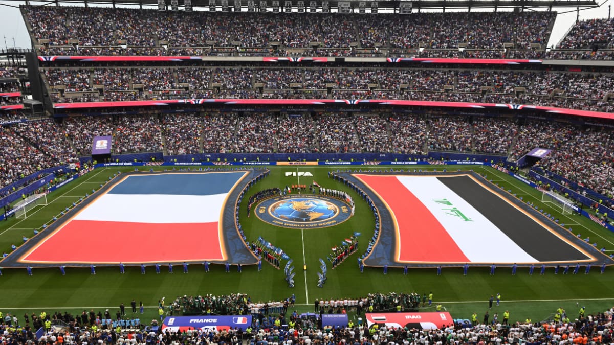 La bandera de Irak es la ÚNICA que no puede tocar el piso en el Mundial ¿Por qué?: Pocos lo notaron