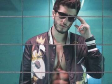 YATRA RECIBE FUERTE CACHETADA POR PARTE DE UNA MUJER