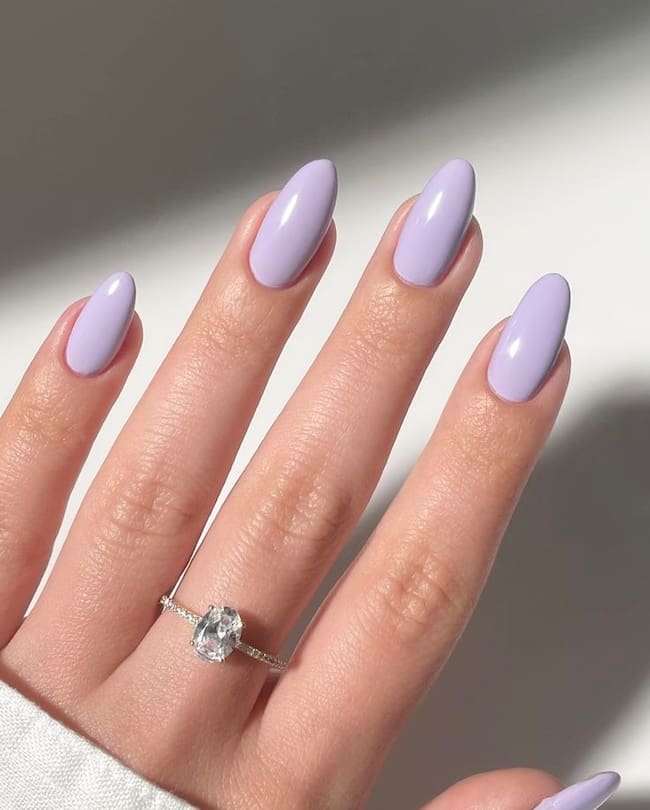 Uñas color lavanda suave | Créditos: Pinterest