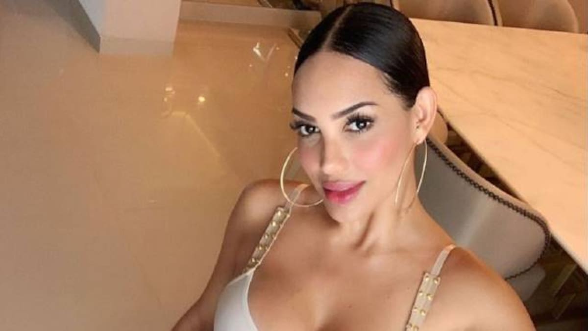 “Espíritu de víbora”: Andrea Valdiri cautiva con atrevidos movimientos de cadera