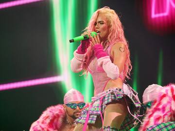 Fanáticos de Karol G le celebraron su cumpleaños en pleno show en México: video