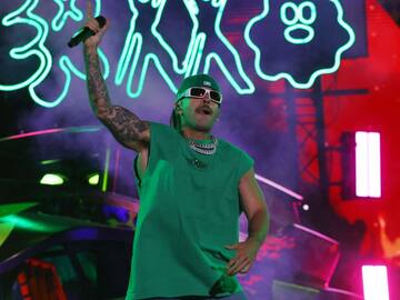 Feid se llevará a algunos de sus fans a viajar con él durante su tour 'Ferxxocalipsis'; así puede aplicar