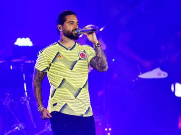 Maluma no soportó los comentarios y se agarró con los hinchas argentinos; así fue el momento