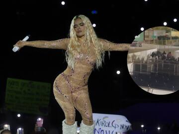 Desmanes en concierto de Karol G en Bogotá; multitud rompió filtros de seguridad para ingresar