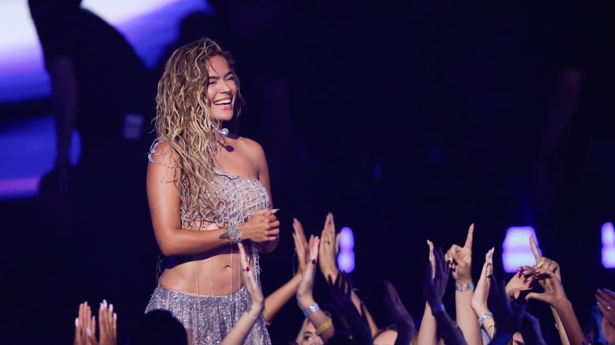 VIDEO: Karol G fue sorprendida con inesperada propuesta de matrimonio en pleno concierto: "Se merece un sí"