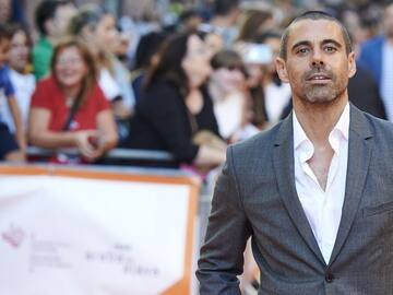 Emmanuel Esparza cautiva a sus seguidores con fotos bañándose