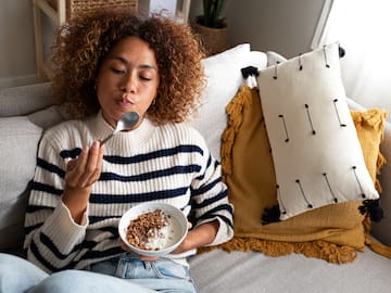 Añade esto a tu avena y tu vientre quedará planísimo antes de que te des cuenta