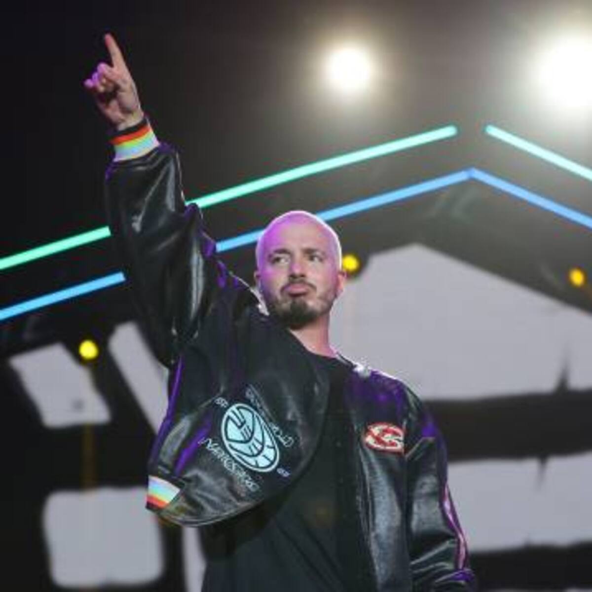 "Aquí inspiramos, no alardeamos": el mensaje de J Balvin por comprar su tercer avión