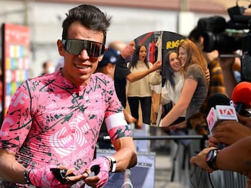 ¿Qué tal lo hizo? El propio Rigoberto Urán improvisó una escena con parte del elenco de ‘Rigo’