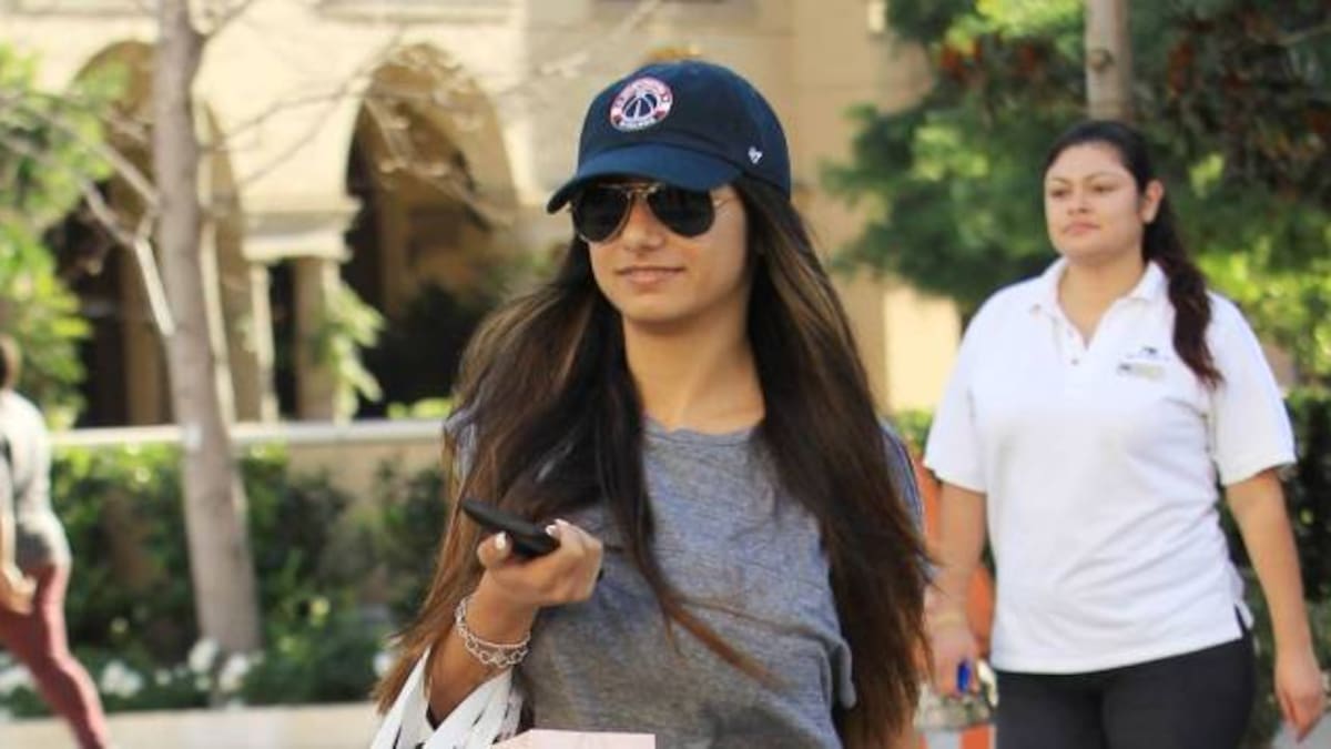 "Llámame": Mia Khalifa puso a más de uno a suspirar con escotado top