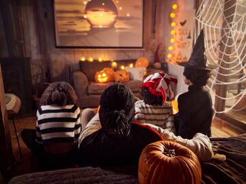 De 'E.T.' a 'Halloweentown' y 'La Familia Addams': Películas para niños para ver en Halloween 2025 en Netflix, HBO o Disney +