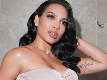 Andrea Valdiri posó sin nada de ropa en las playas de Cartagena y dejó muy poco a la imaginación