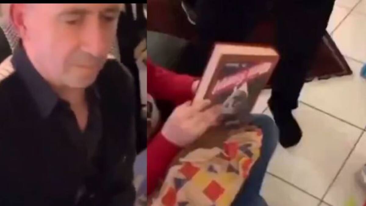 Niño recibe por error el libro 'Mein Kampf' en lugar del juego de Minecraft