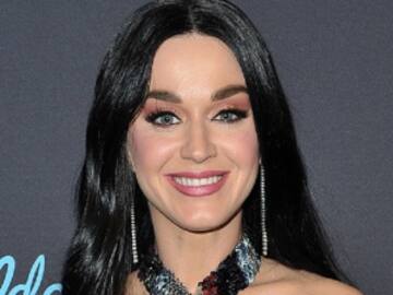 KATY PERRY Y ORLANDO BLOOM RECIBEN LA BENDICIÓN DEL PAPA FRANCISCO