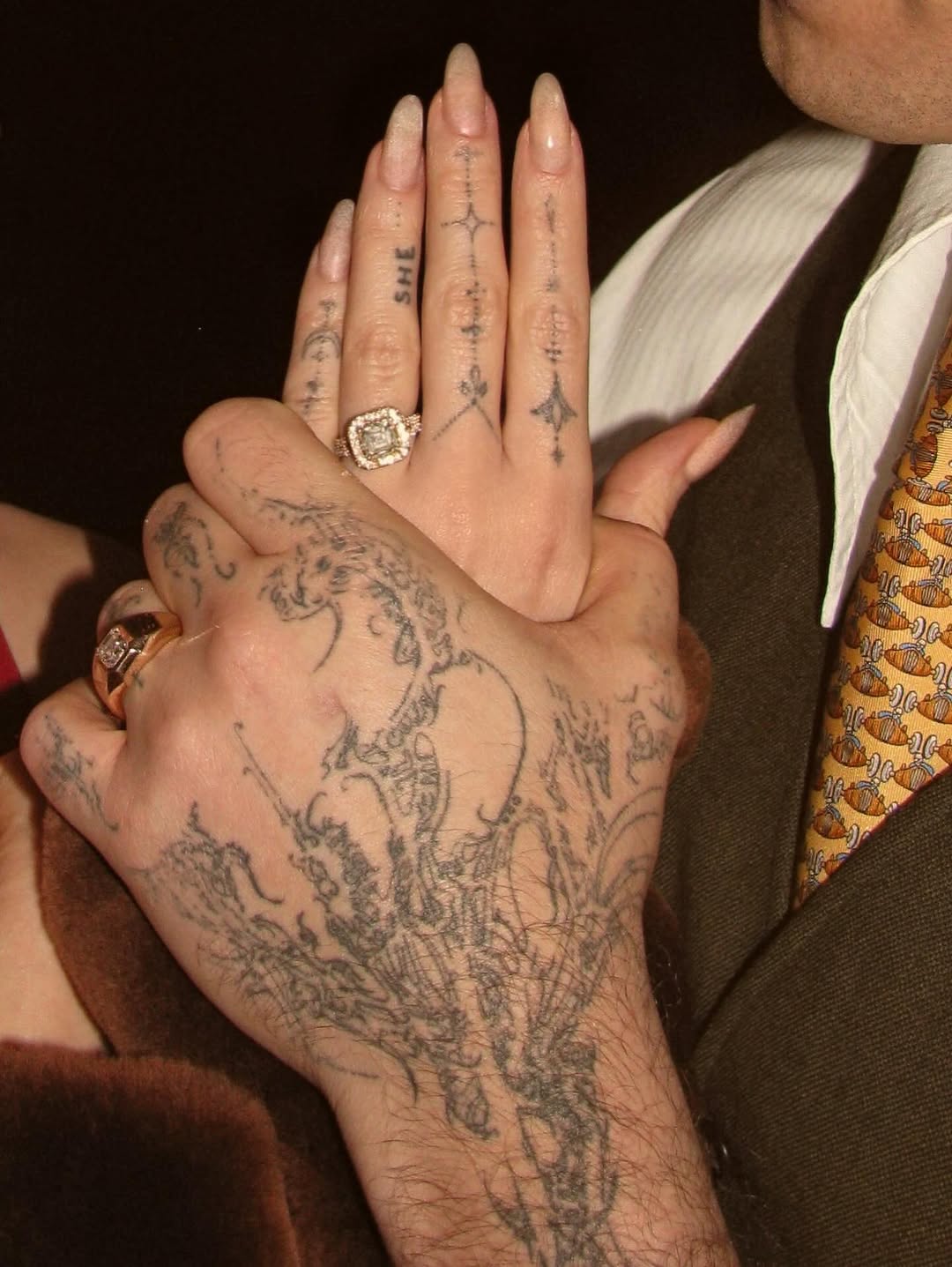 Anillo Dove Cameron | Créditos: Instagram