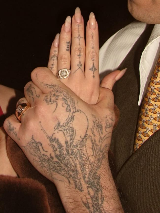 Anillo Dove Cameron | Créditos: Instagram