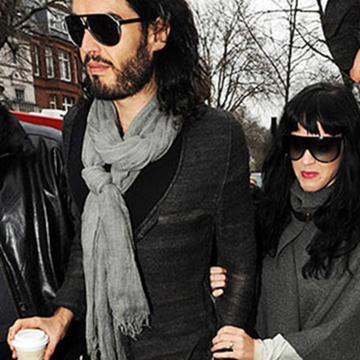 Katy Perry muestra anillo