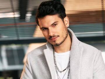 ¿Pipe Bueno tiene una "maldición" y no se pueden tomar fotos con él? Esto dijo el artista