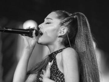 ARIANA GRANDE ESTÁ CASI IRRECONOCIBLE SIN SU COLETA EN LA PORTADA DE VOGUE