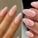Tres diseños de uñas cortas en forma de almendra que serán tendencia en junio
