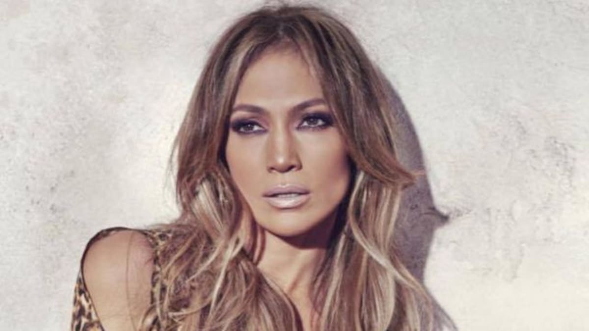 Jennifer López impresionó a sus fans con un vestido ‘muy corto’