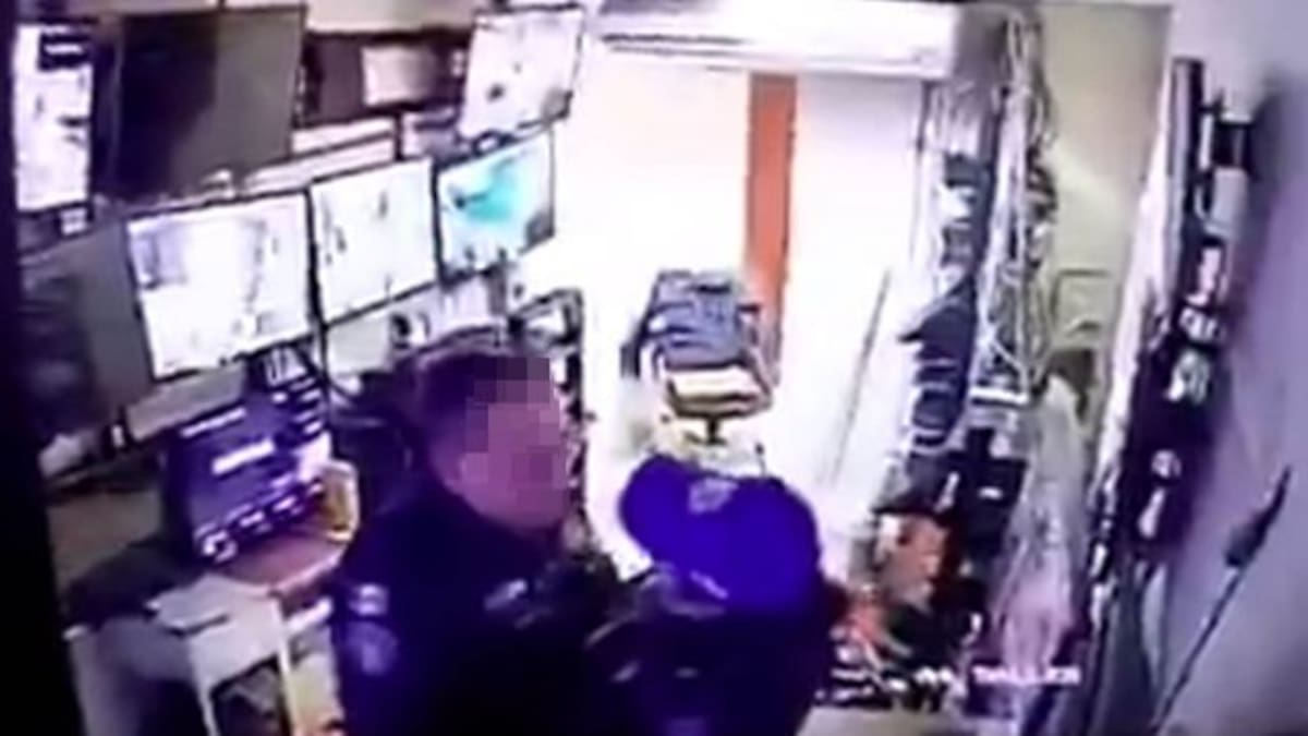 Captan en video a pareja de policías teniendo relaciones sexuales durante jornada laboral