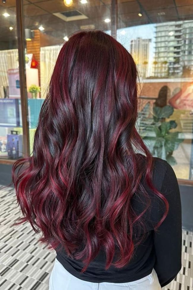 Créditos: Negro suave con reflejos vino (berry black) - Pinterest