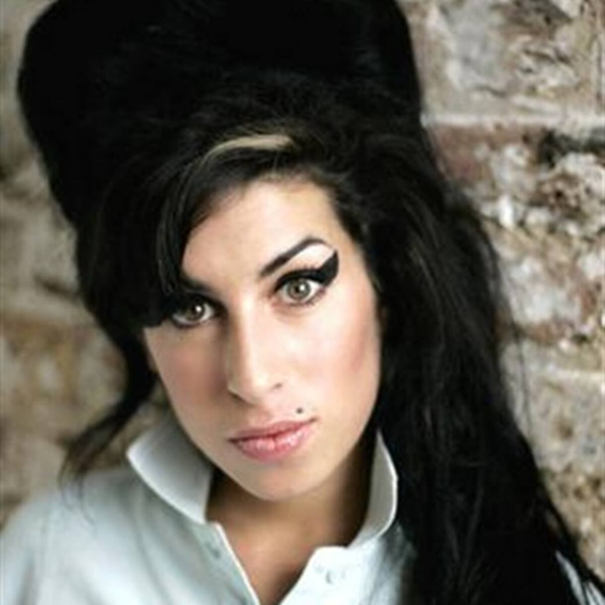 Amy Winehouse quiere adoptar un niño