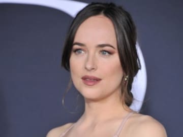 LAS CANDENTES FOTOS DE DAKOTA JOHNSON EN LA PREMIERE DE ‘50 SOMBRAS MÁS OSCURAS’