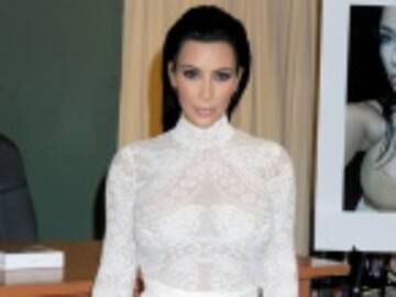 CRITICAN A KIM KARDASHIAN POR OSCURECER SU PIEL PARA ESTA CAMPAÑA DE BELLEZA