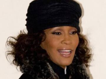 Whitney Houston podría haber mantenido una relación homosexual con su asistente