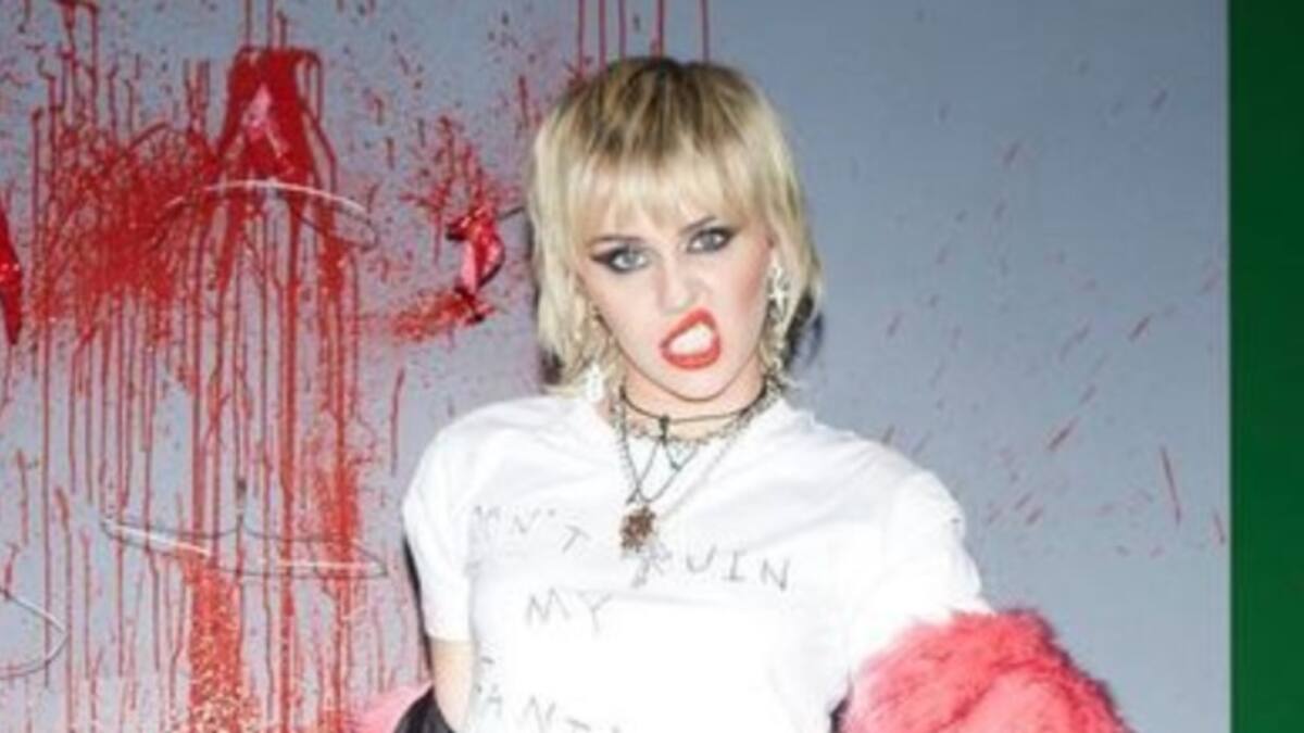 Miley Cyrus le propone una cita a una fan a través de TikTok