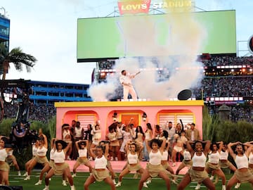 Karol G, Cardi B y más celebridades que estuvieron en la casita de Bad Bunny en el Super Bowl 2026