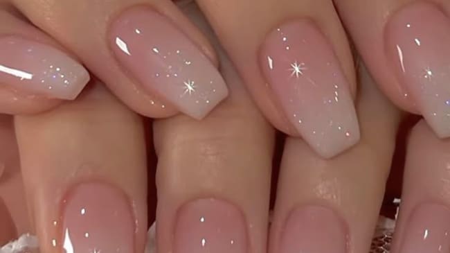 Uñas efecto 'helado' | Créditos: Pinterest