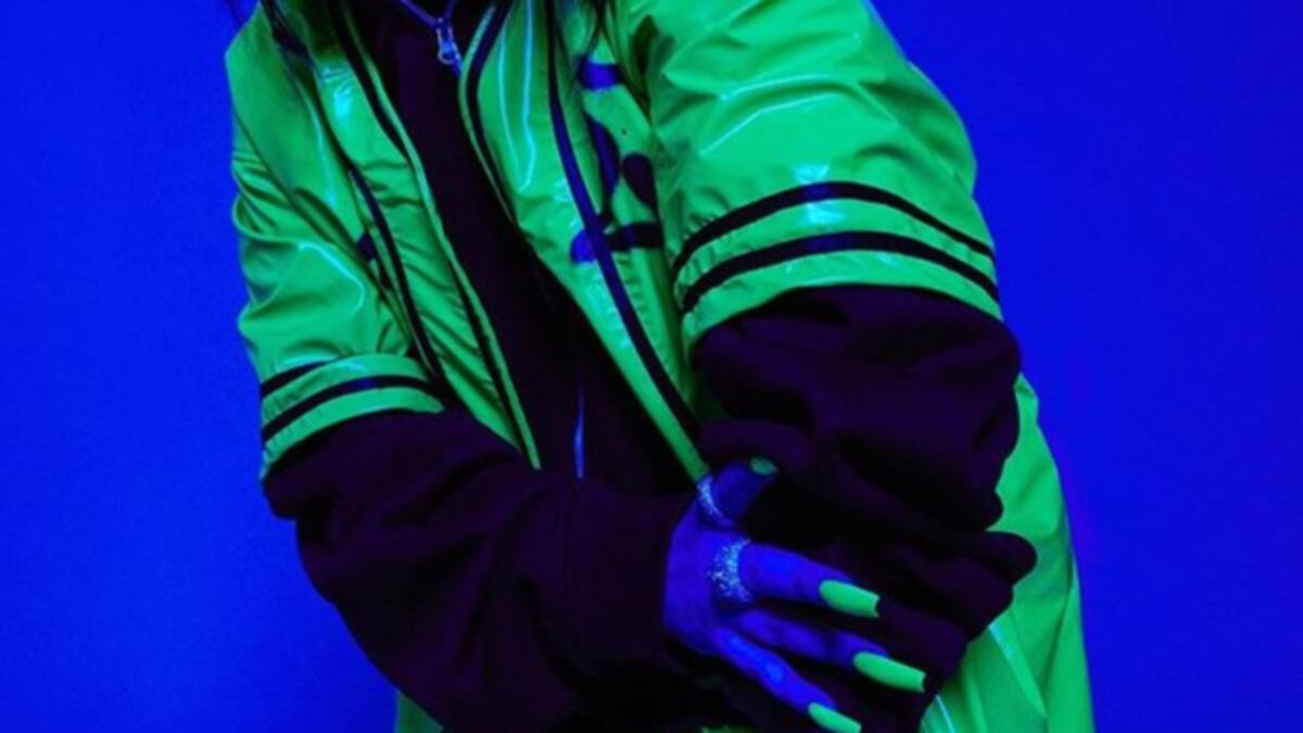 Billie Eilish critica a quienes organizan fiestas en plena pandemia