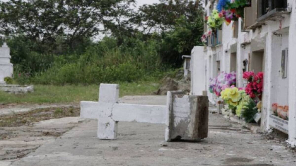 Denuncian escalofriante profanación de una tumba que estaría relacionada con brujería